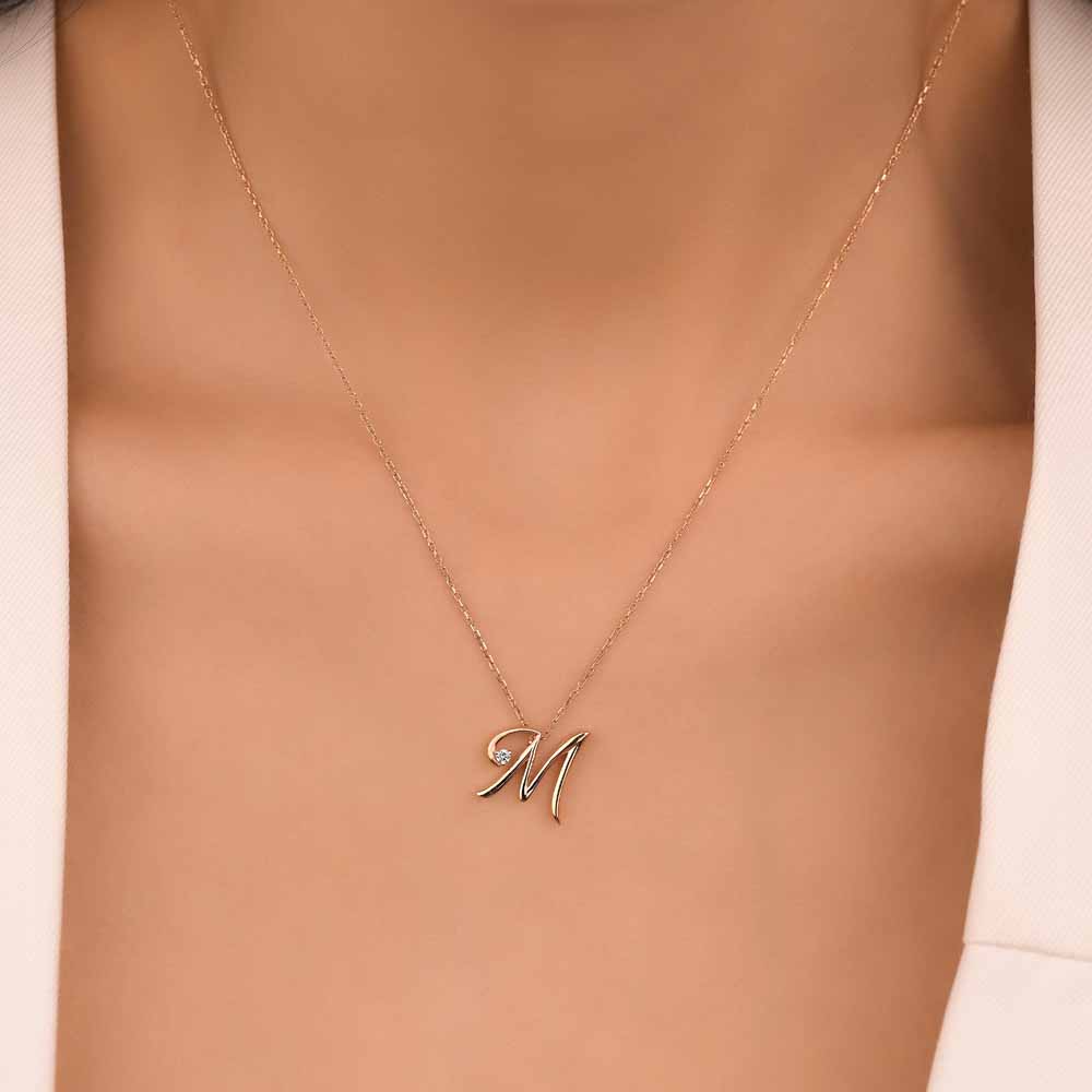 0,04 ct. Pırlantalı M Harfi Özel Tasarım Kolye