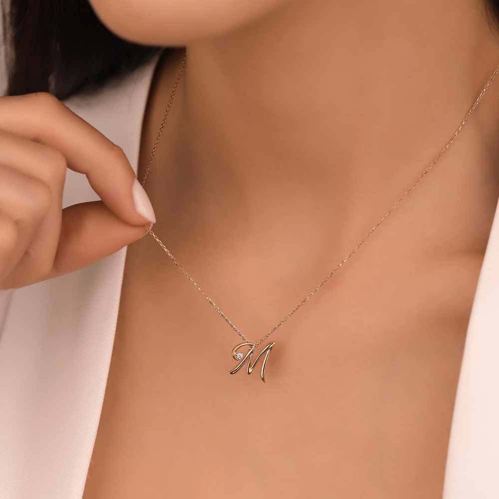 0,04 ct. Pırlantalı M Harfi Özel Tasarım Kolye