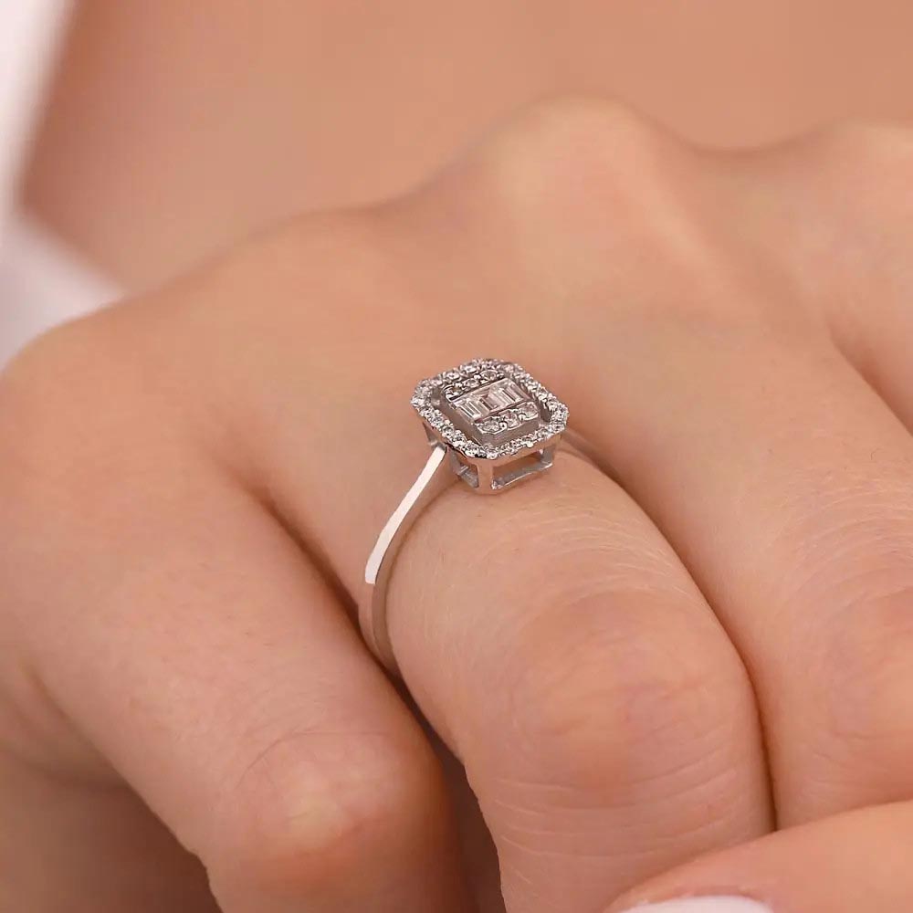 0,26 Karat Pırlanta Baget Yüzük