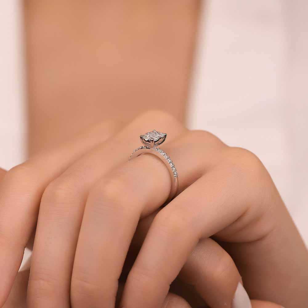 0,56 Karat Pırlanta Taşlı Coronet Oval Tasarım Yüzük