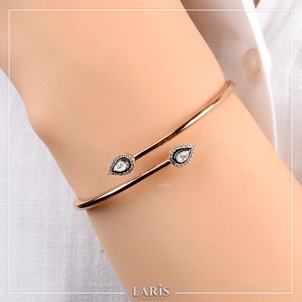 0.34 Karat Elmas Damla Kelepçe