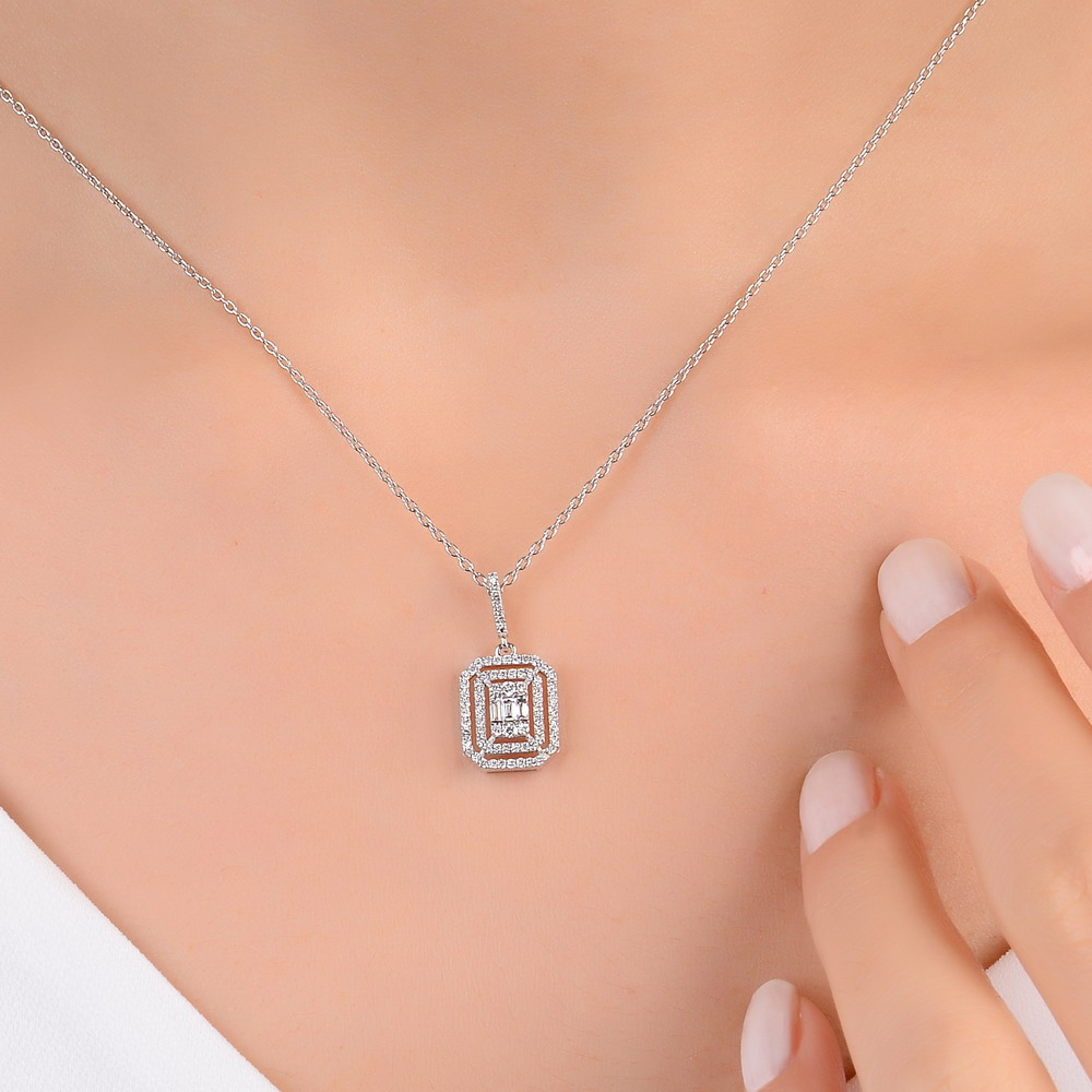 0,34 Karat Pırlanta Baget Kolye