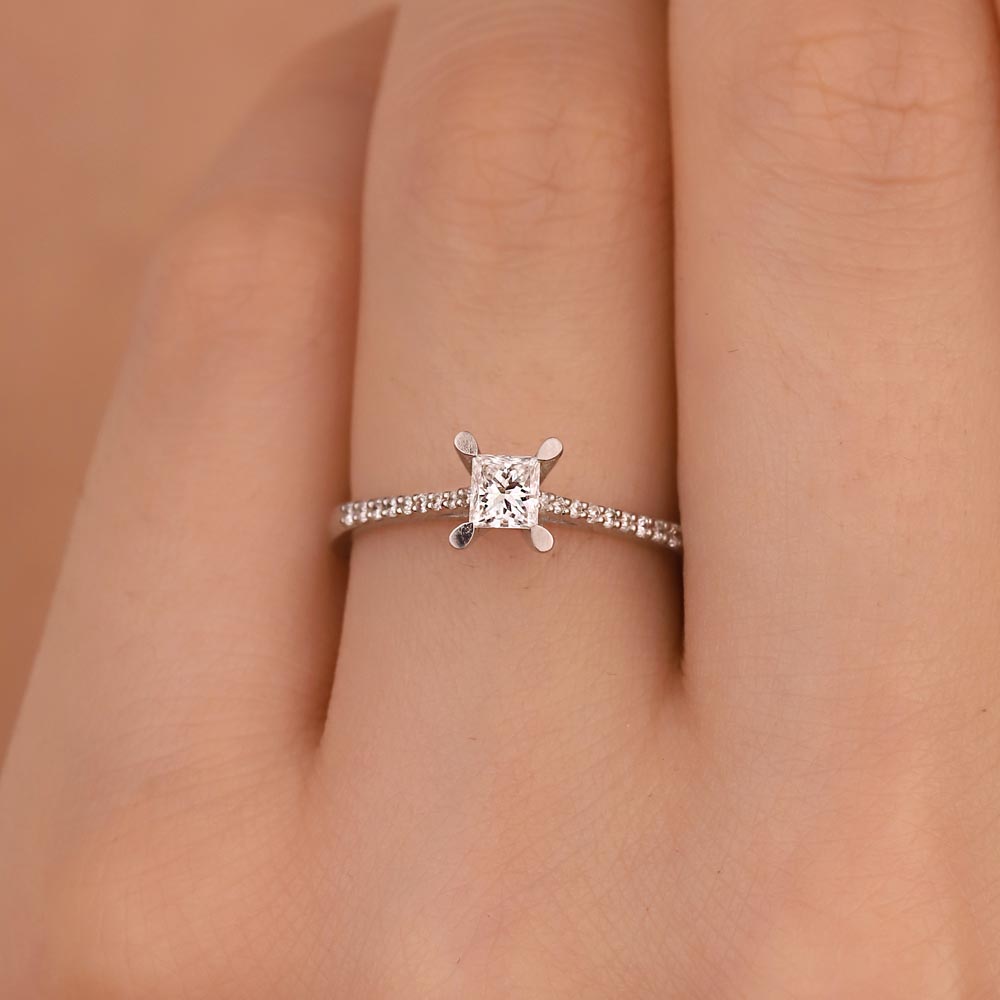 0,35 Karat Pırlanta Prenses Kesim Tektaş Yüzük