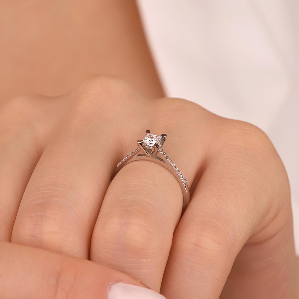 0,35 Karat Pırlanta Prenses Kesim Tektaş Yüzük