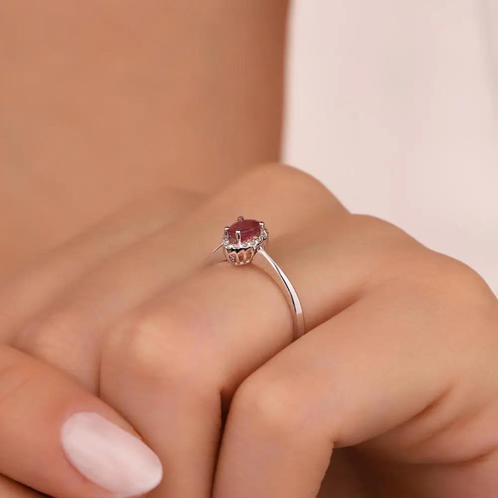 0,68 Karat Pırlanta Damla Kesim Stern Yakut Yüzük