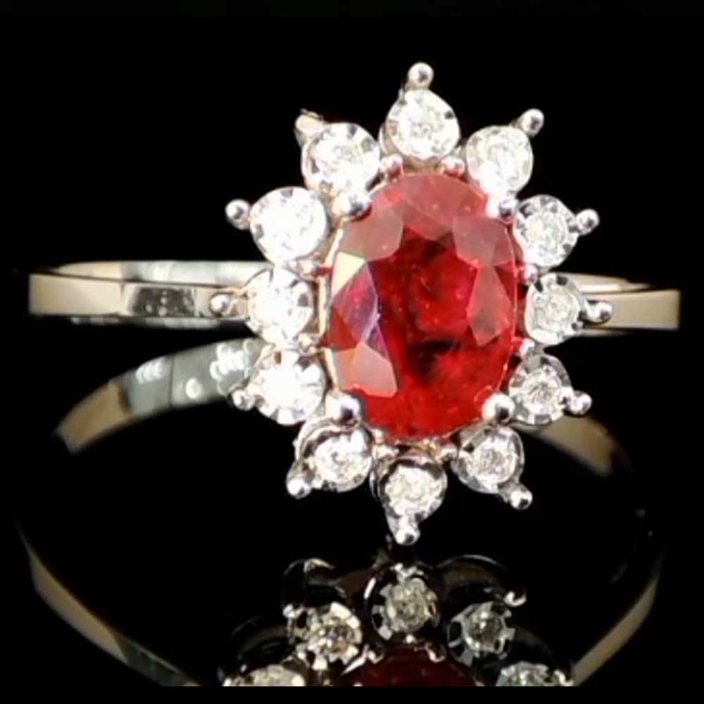 0,93 Karat Pırlanta Oval Yakut Yüzük