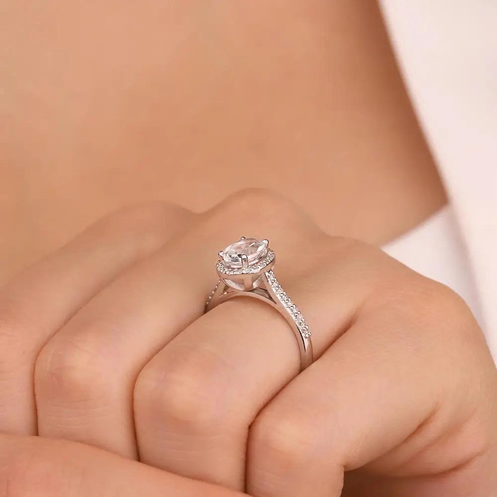 1.65 Karat Pırlantalı Beyaz Topaz Tektaş Yüzük