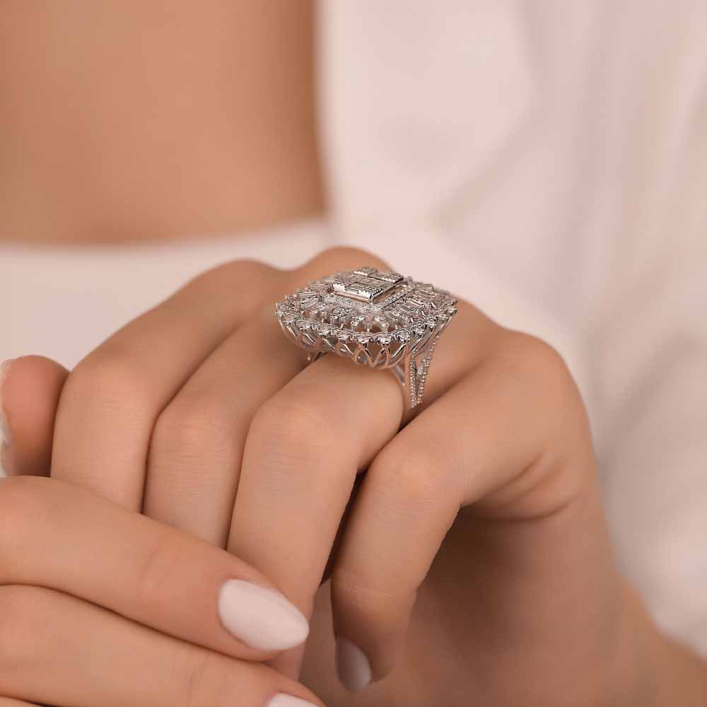 2,96 Karat Pırlanta Özel Tasarım Mega Baget Yüzük