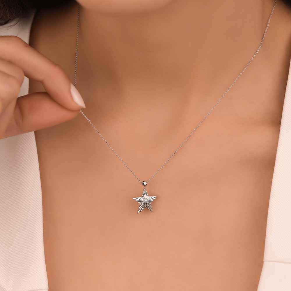 Pırlanta Yıldız Hediyelik Kolye