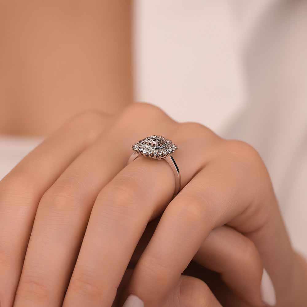 0,52 Karat Pırlanta Baget Yüzük