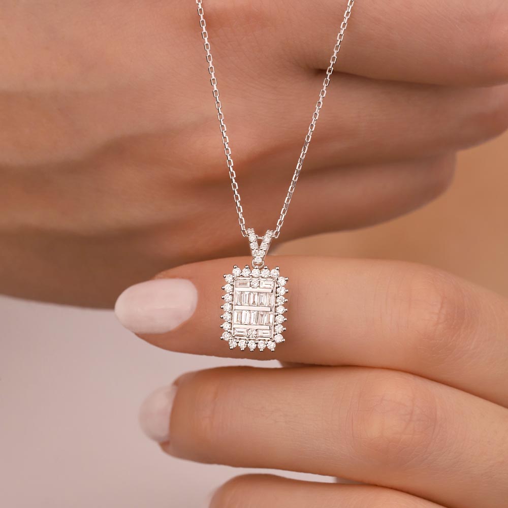 0,65 Karat Pırlanta Baget Kolye