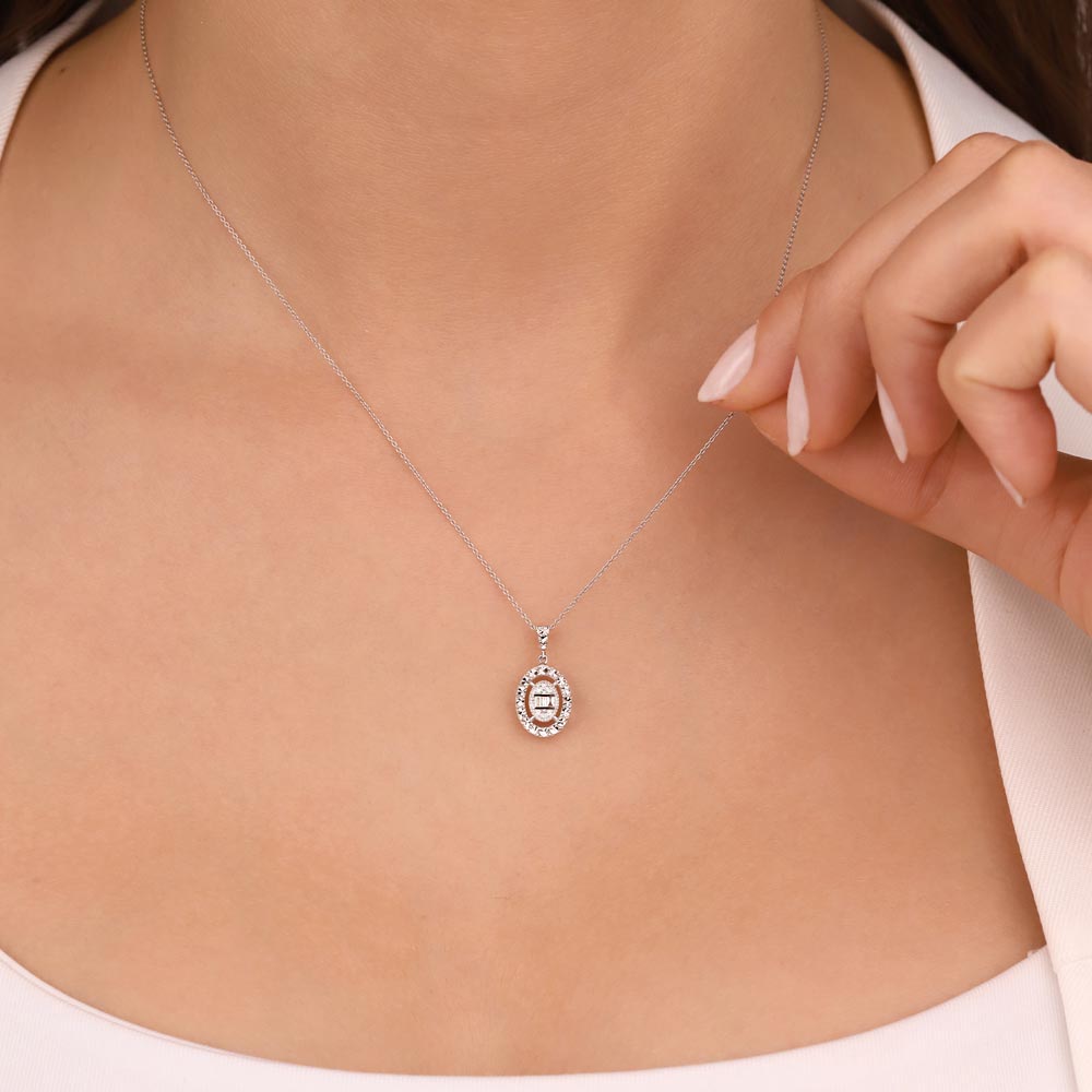 0,05 Karat Pırlanta Kalem İşlemeli Oval Baget Kolye