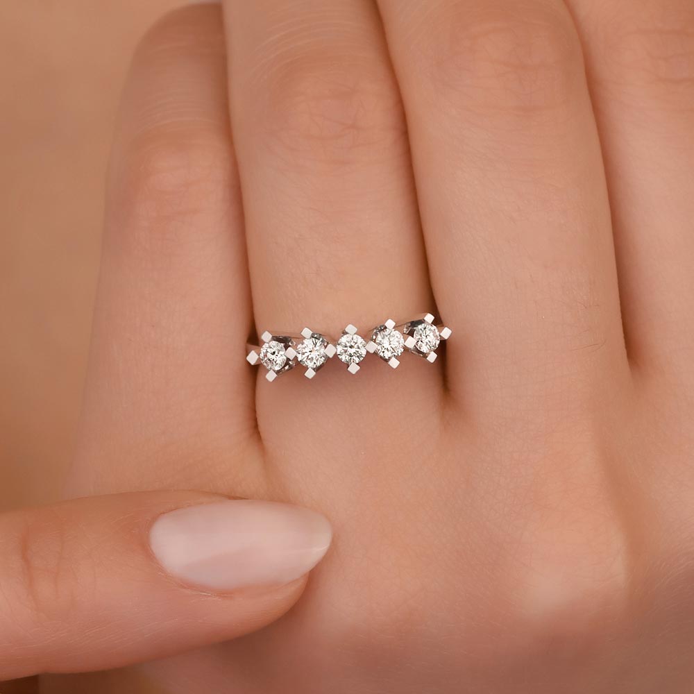 0.40 Karat Pırlanta Kare Tırnak Beştaş Yüzük