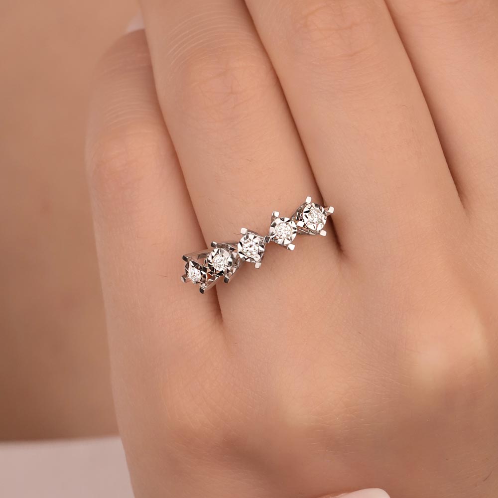 0.15 Karat Pırlanta Kalem İşlemeli Beştaş Yüzük