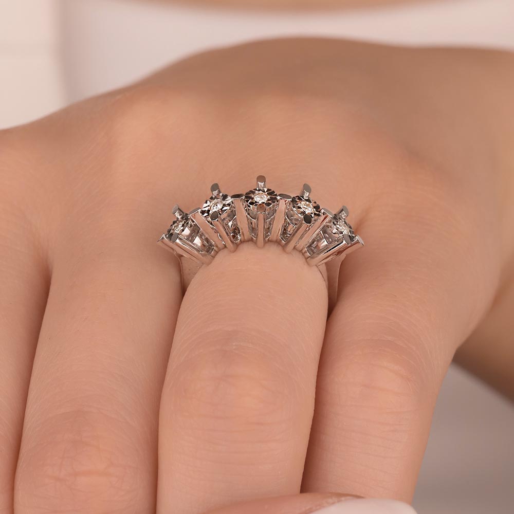 0.15 Karat Pırlanta Kalem İşlemeli Beştaş Yüzük