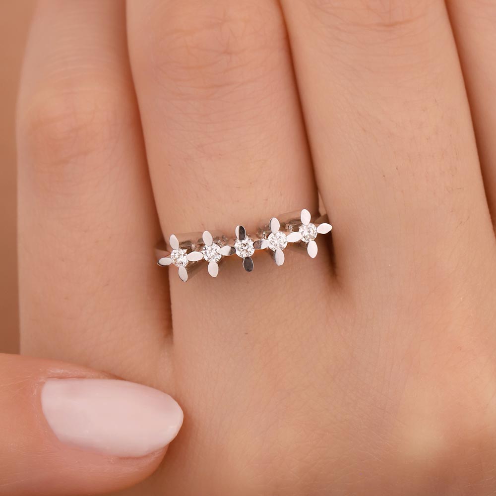 Beştaş Yüzükler 0.30 Karat Pırlanta Badem Tırnak Serene Beştaş Yüzük