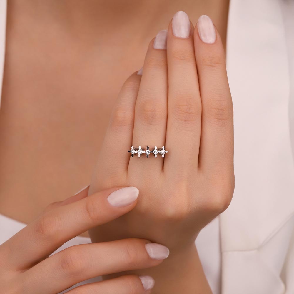 Beştaş Yüzükler 0.30 Karat Pırlanta Badem Tırnak Serene Beştaş Yüzük