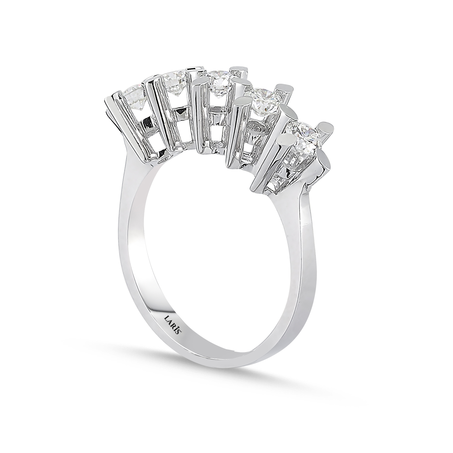 0,70 Karat Pırlanta Badem Tırnak Beştaş Yüzük