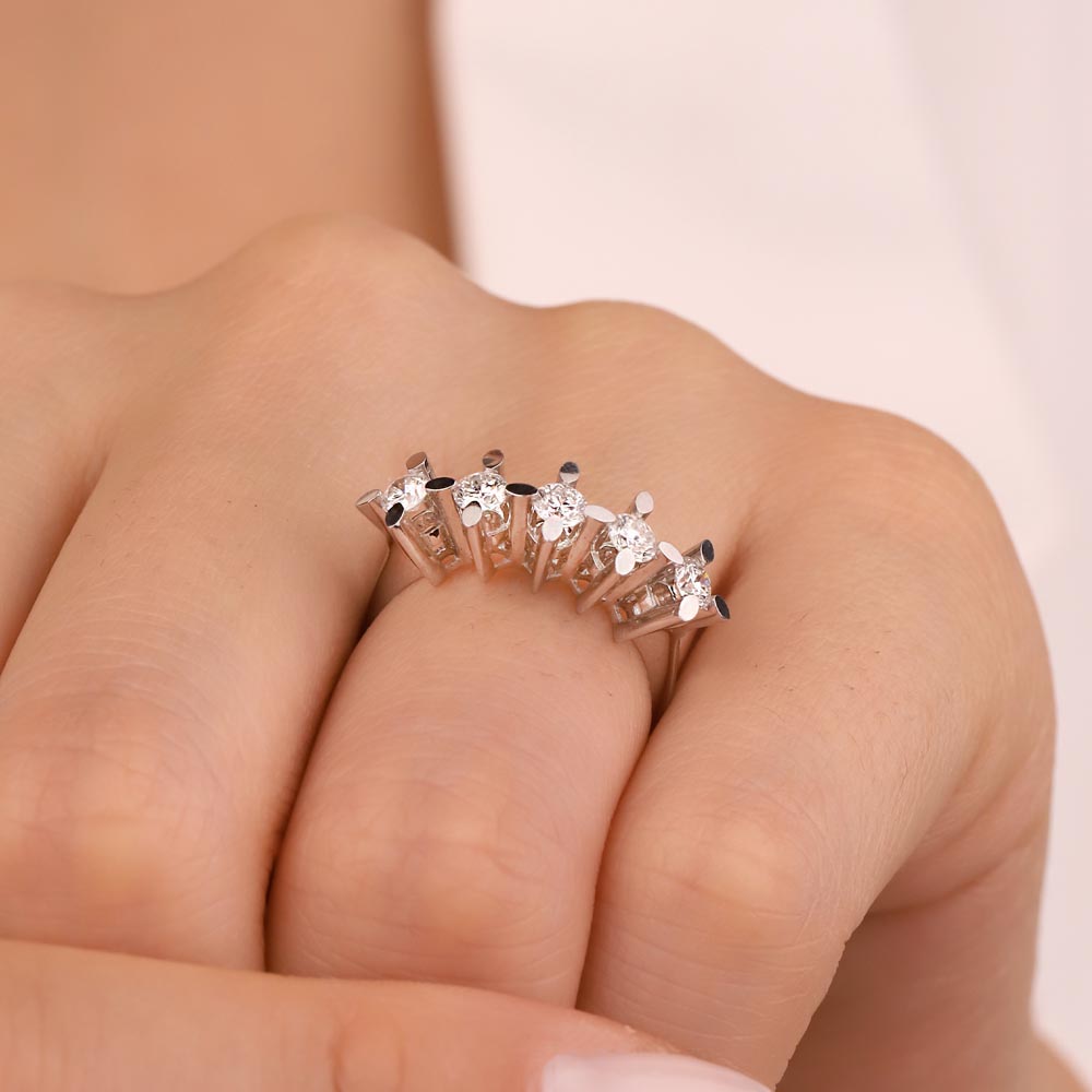 0,70 Karat Pırlanta Badem Tırnak Beştaş Yüzük