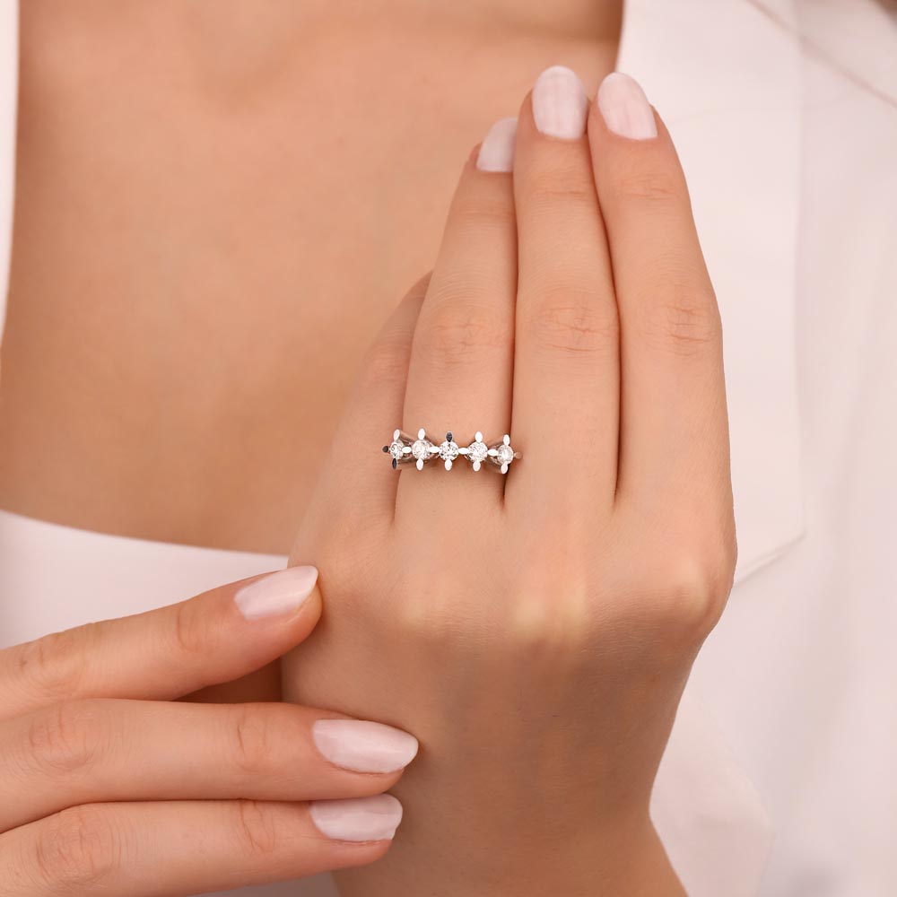 0,70 Karat Pırlanta Badem Tırnak Beştaş Yüzük