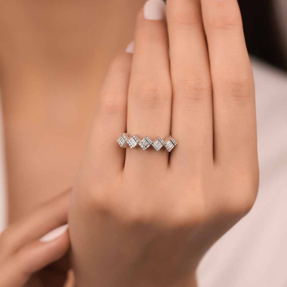 Baget Yüzükler 0,48 Karat Pırlanta Baget Beştaş Yüzük