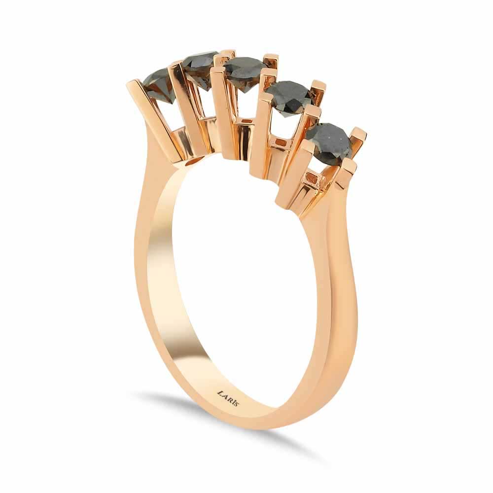 0,84 Karat Siyah Pırlanta Beştaş Yüzük