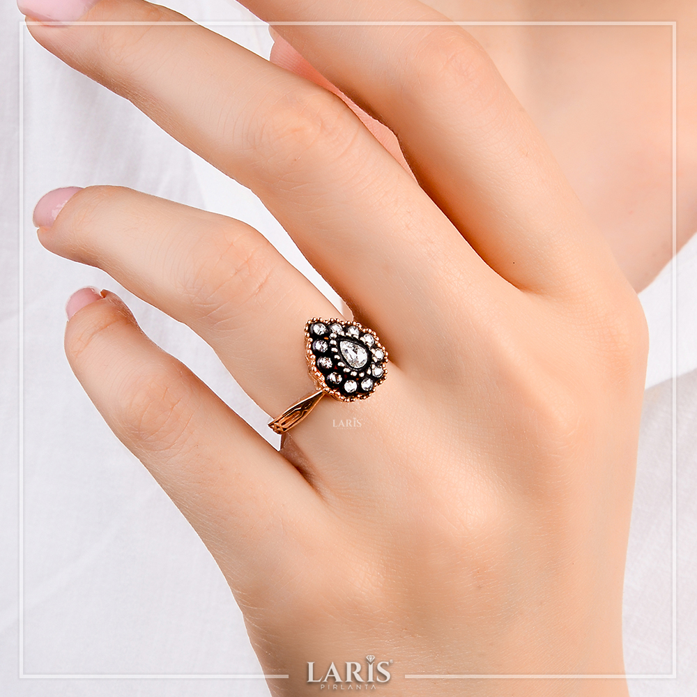 0,30 Karat Elmas Damla Yüzük