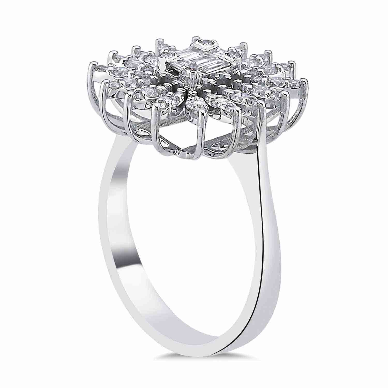 0.64 Karat Pırlanta Papatya Baget Yüzük