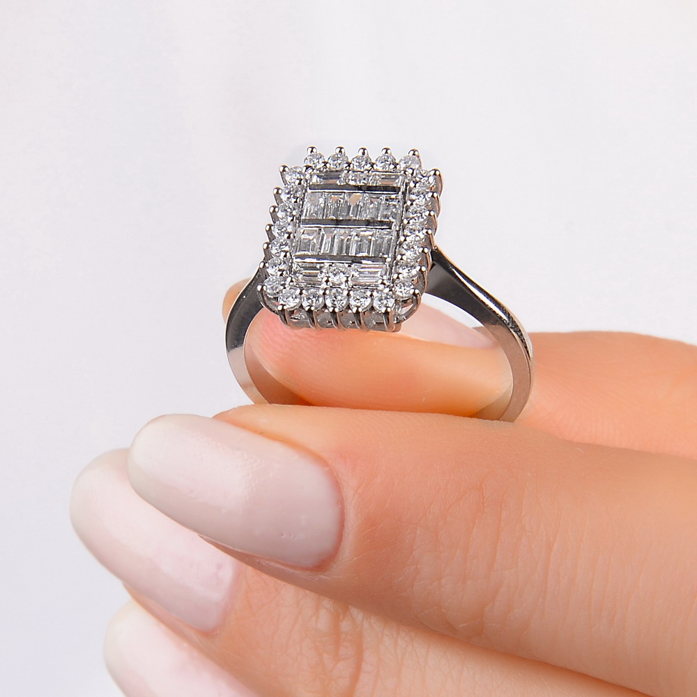 0.63 Karat Pırlanta Baget Yüzük