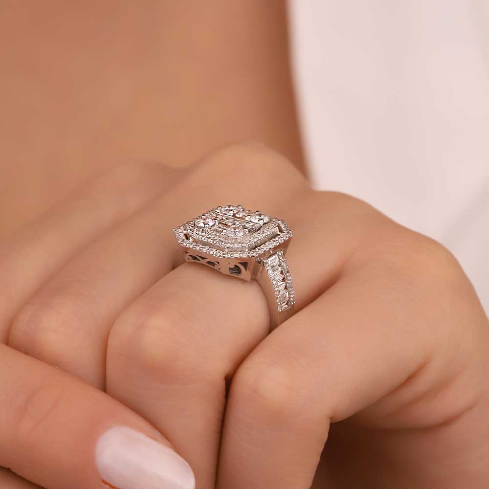 1,71 Karat Pırlanta Özel Tasarım Mega Baget Yüzük