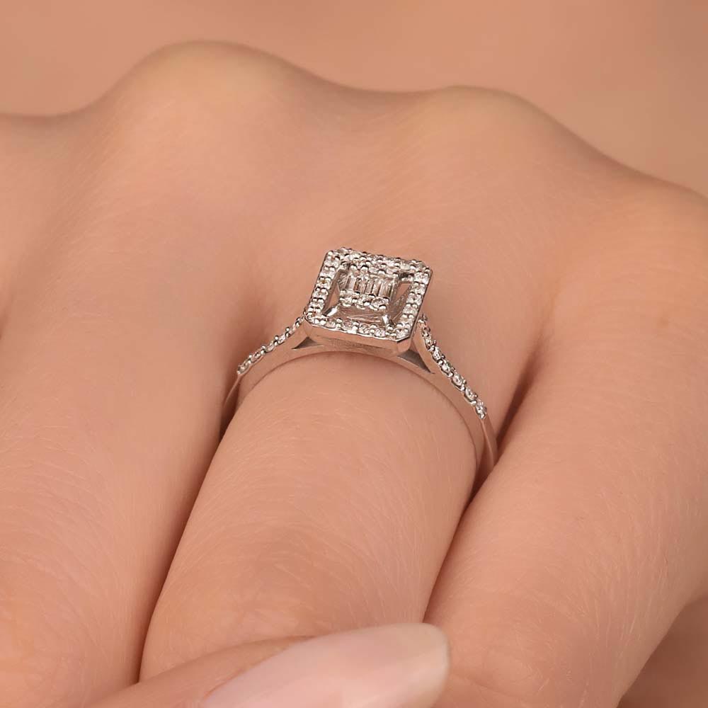 0.30 Karat Pırlanta Baget Yüzük