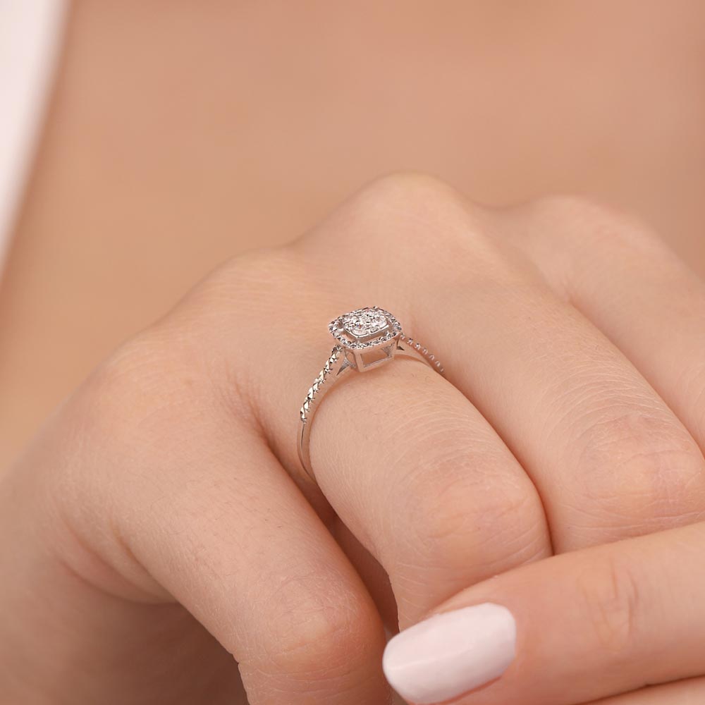 0.12 Karat Pırlanta Kalem İşlemeli Coronet Yüzük