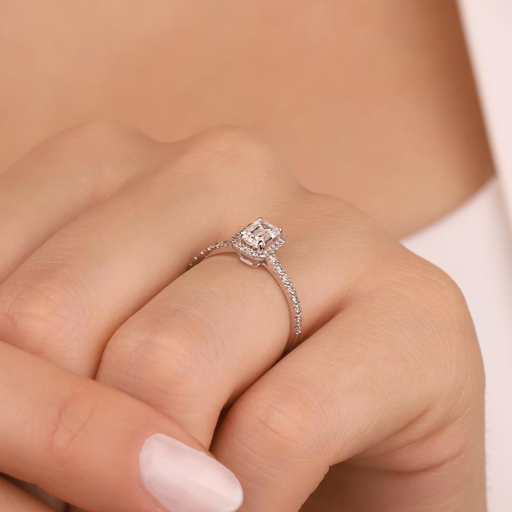 1,00 Karat Beyaz Safir ve Pırlanta Özel Tasarım Halo Baget Tektaş Yüzük