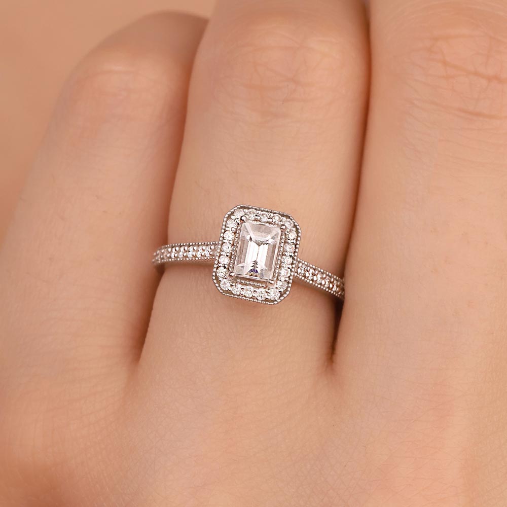 0,69 Karat Pırlanta Özel Tasarım Halo Baget TektaşYüzük