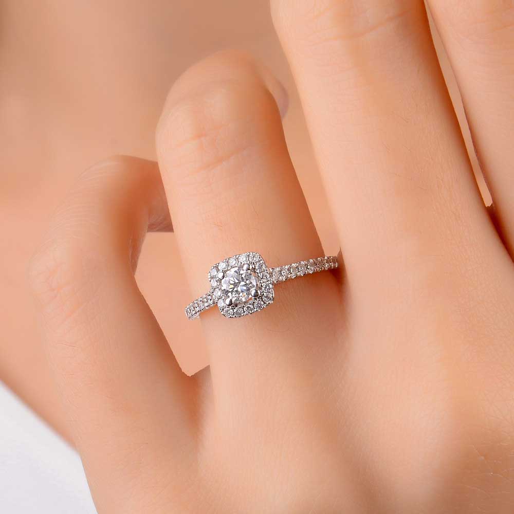 0,65 Karat Pırlanta Halo Tektaş Yüzük