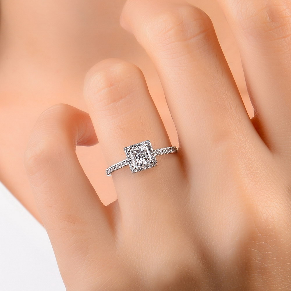 0.75 Karat Pırlanta Prenses Kesim Halo Tektaş Yüzük