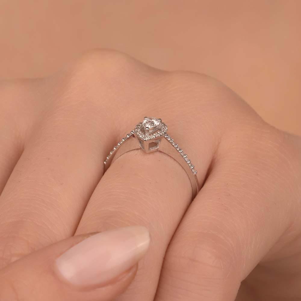 0.40 Karat Pırlanta Damla Halo Tektaş Yüzük