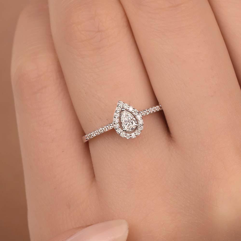 0.40 Karat Pırlanta Damla Halo Tektaş Yüzük