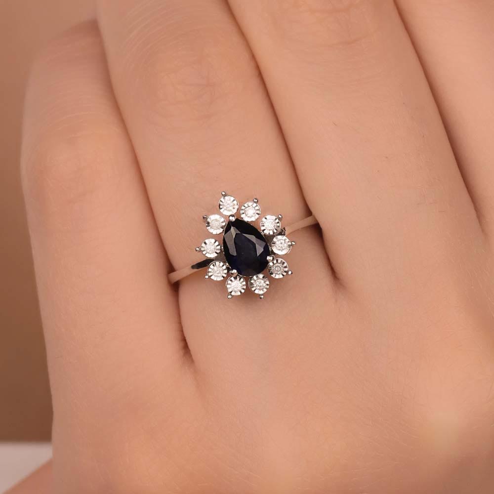 Safir Yüzükler 1,08 Karat Pırlanta Kalem İşlemeli Damla Royale Safir Yüzük