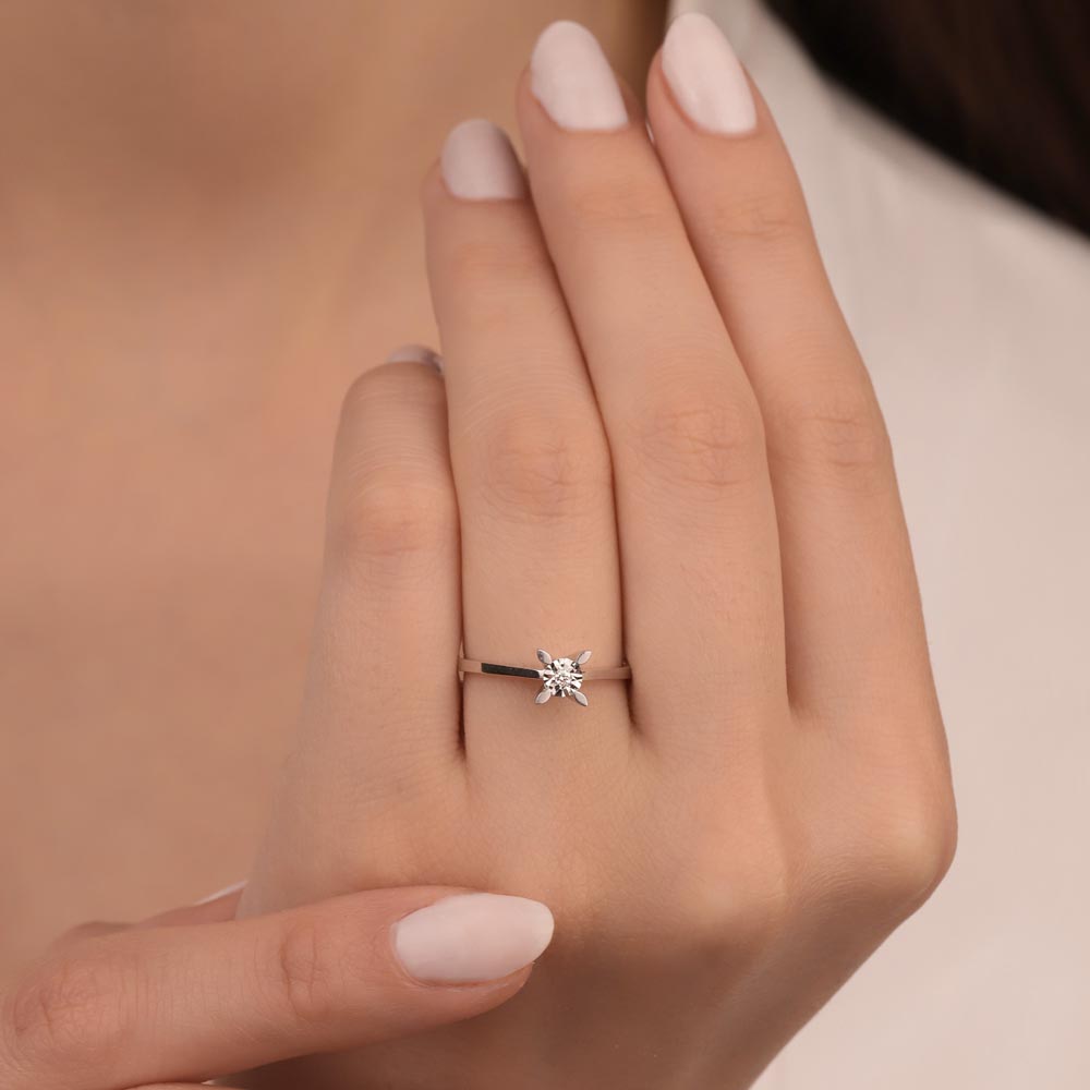 Tektaş Yüzükler 0,03 Karat Pırlanta Kalem İşlemeli Serene Tektaş Yüzük