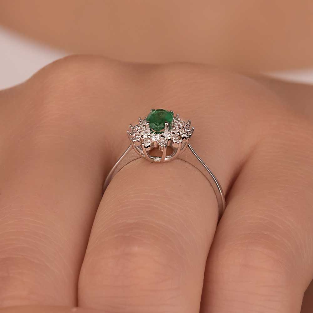 0,52 Karat Pırlanta Oval Jasmine Zümrüt Yüzük