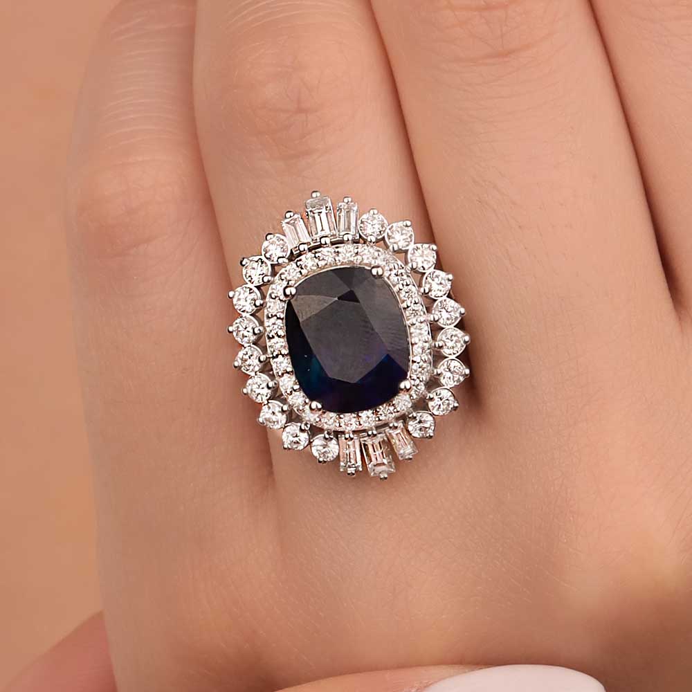 8,60 Karat Pırlanta Cushion Kesim Mega Safir Yüzük